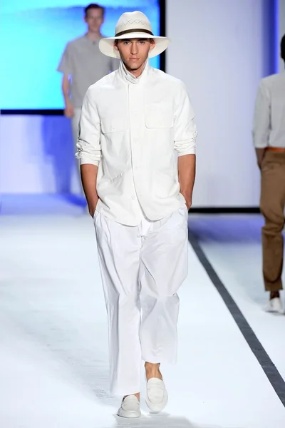 Look 10